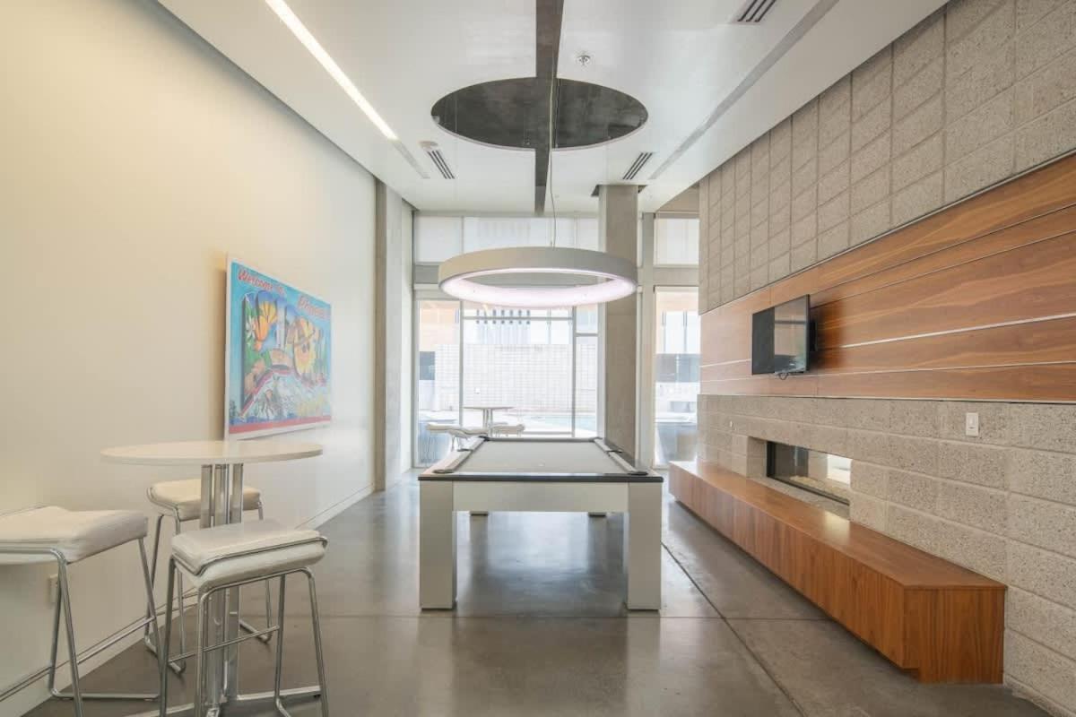Desirable 2bd - Dt, Gym, Pool, Parking Sleep8 Apartment