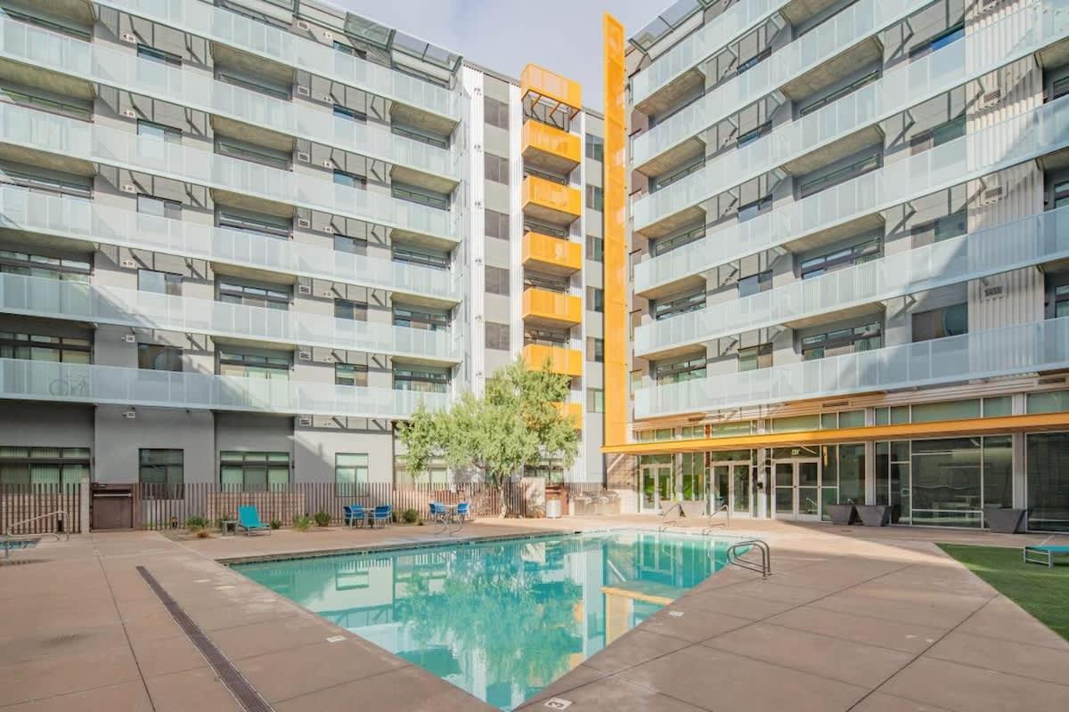 Desirable 2bd - Dt, Gym, Pool, Parking Sleep8 Apartment