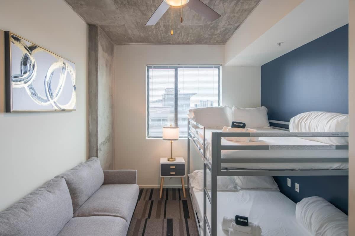 Desirable 2bd - Dt, Gym, Pool, Parking Sleep8 Phoenix