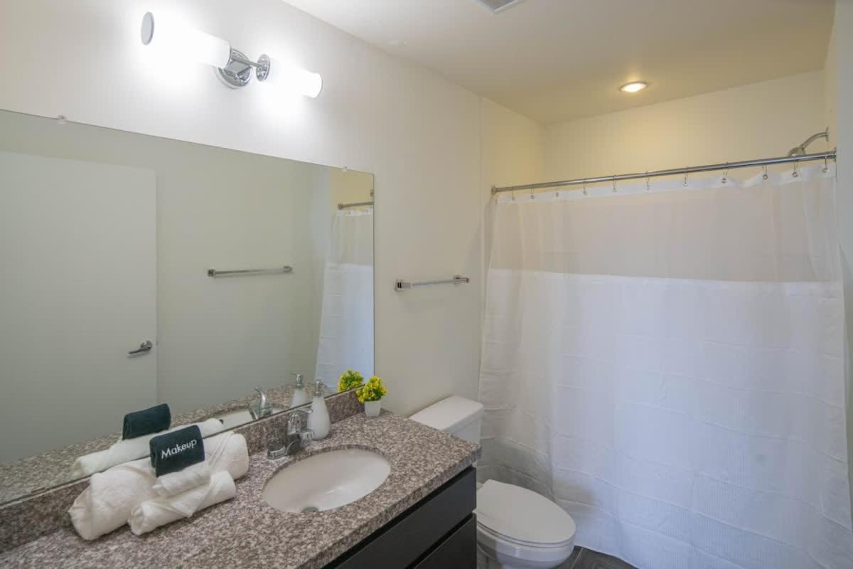 Desirable 2bd - Dt, Gym, Pool, Parking Sleep8