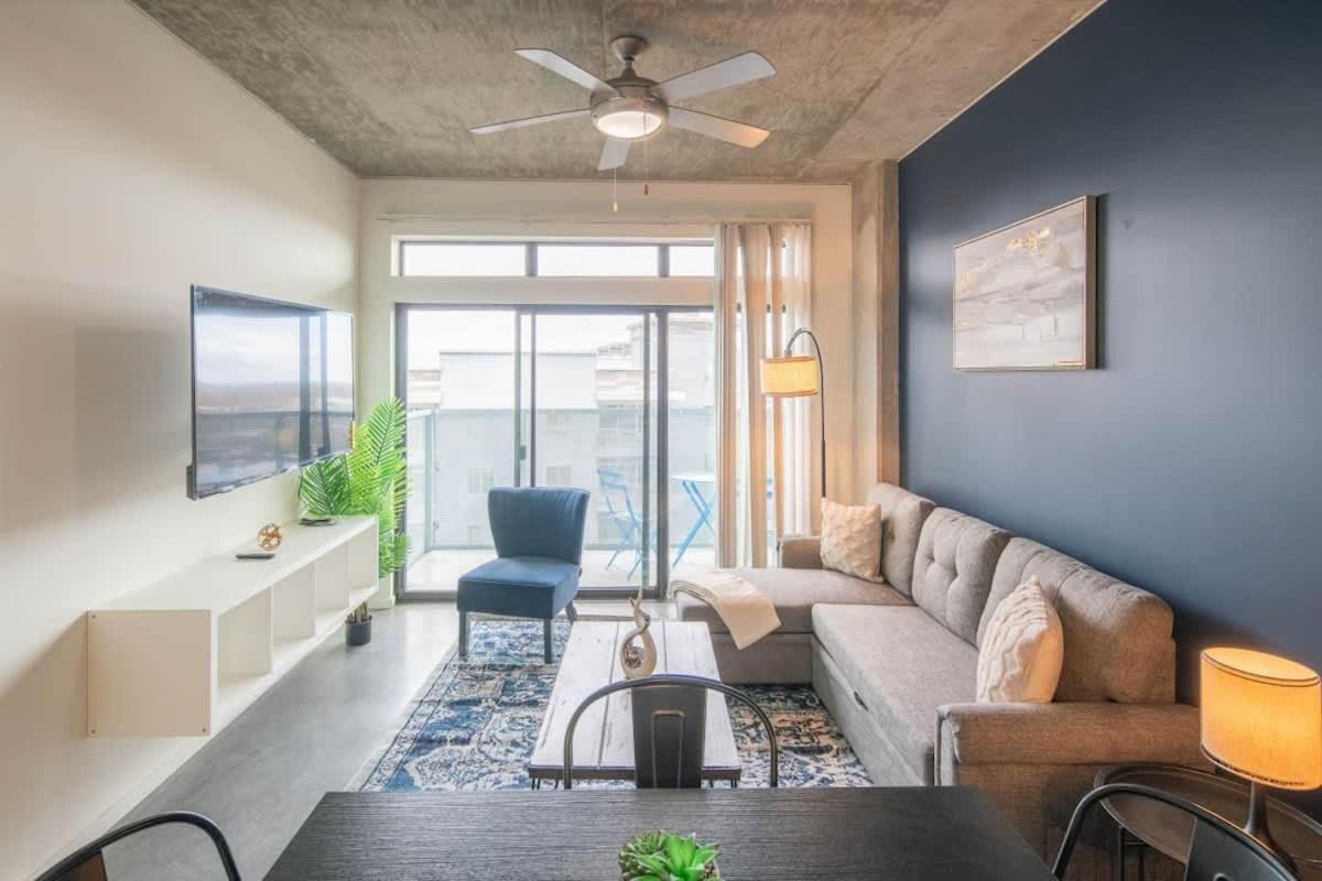 Desirable 2bd - Dt, Gym, Pool, Parking Sleep8 Apartment *